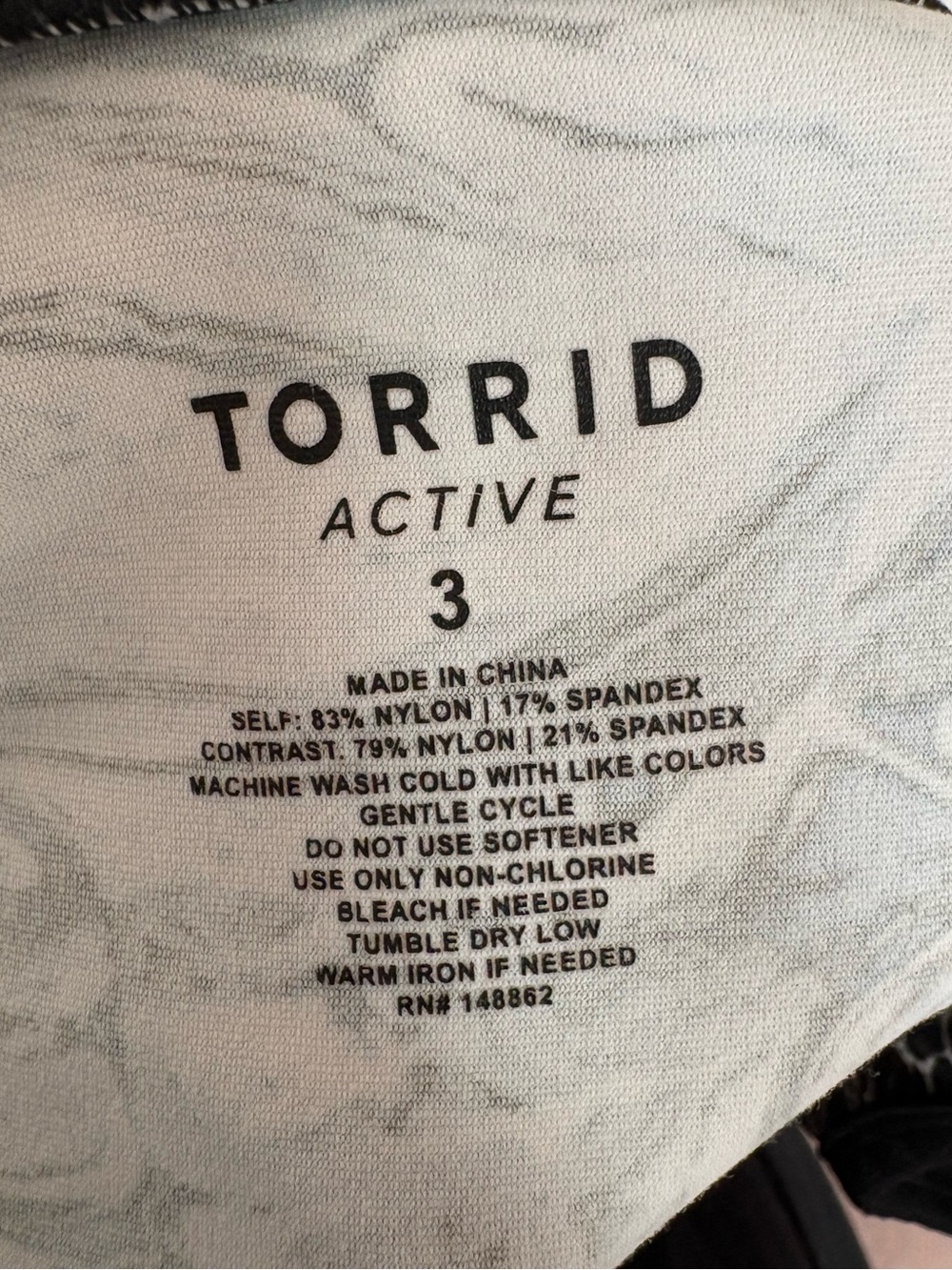 Torrid black & white marble sports bra - size 3 - Picture 4 of 4